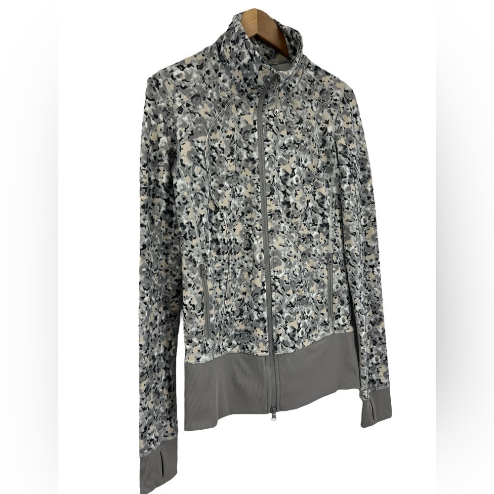 Lululemon Nice Asana Jacket Not So Petite Fleur Silver Spoon Grey size 6 - Picture 7 of 15
